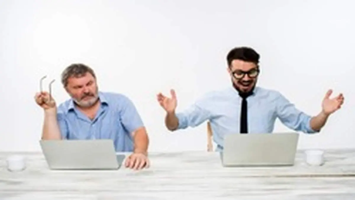 آثار مخرب حسادت در محیط کار