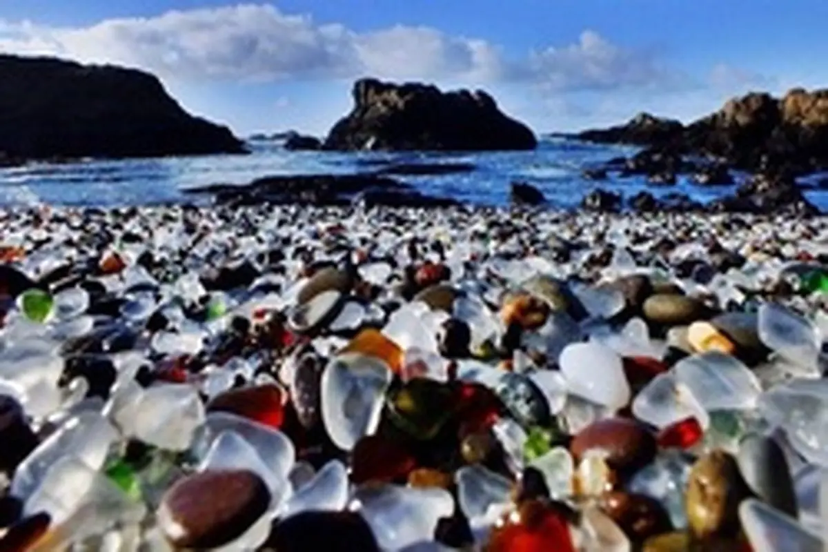 سواحل شیشه‌ای، گنجینه سنگ‌های درخشان + عکس