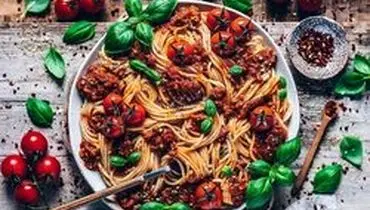 طرز تهیه اسپاگتی ایتالیایی خوشمزه با گوشت و ریحان