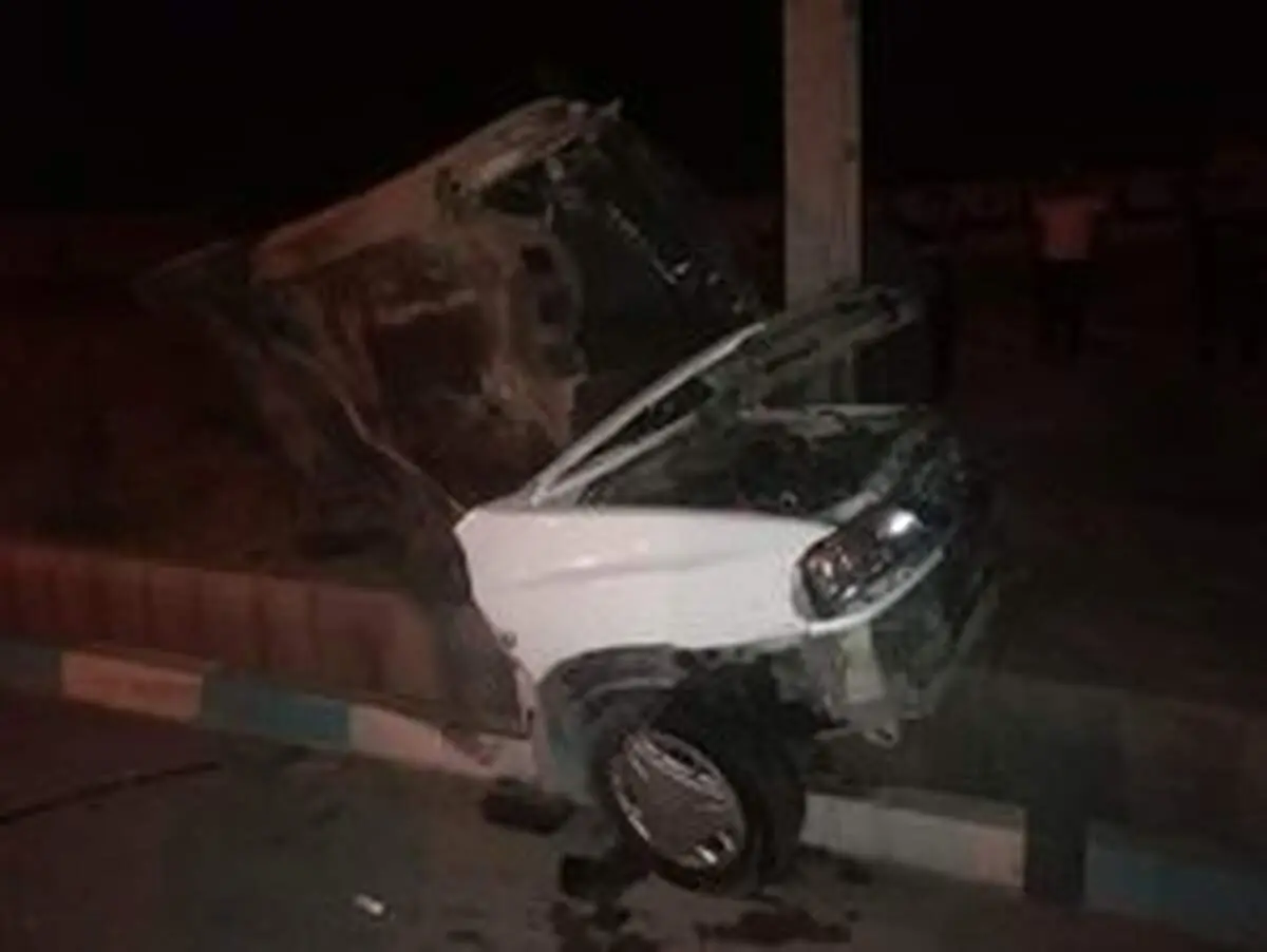 دو نیم شدن یک پراید با تیر چراغ برق + عکس