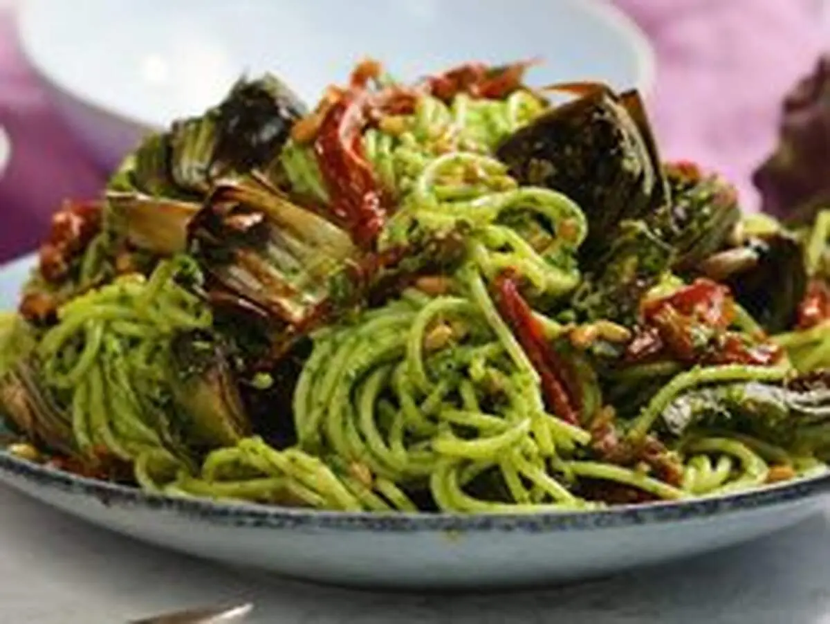 طرز تهیه پاستا با سس پستو و کنگر فرنگی + فیلم