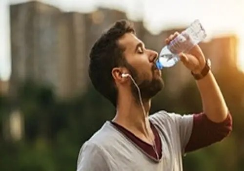 فواید بی‌نظیر نوشیدن آب برای درمان بیماری ها