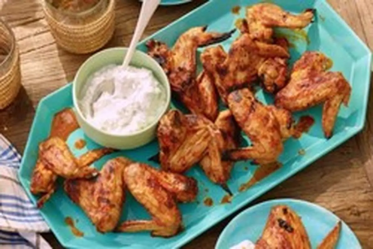 طرز تهیه بال گریل مرغ با سس نارگیل