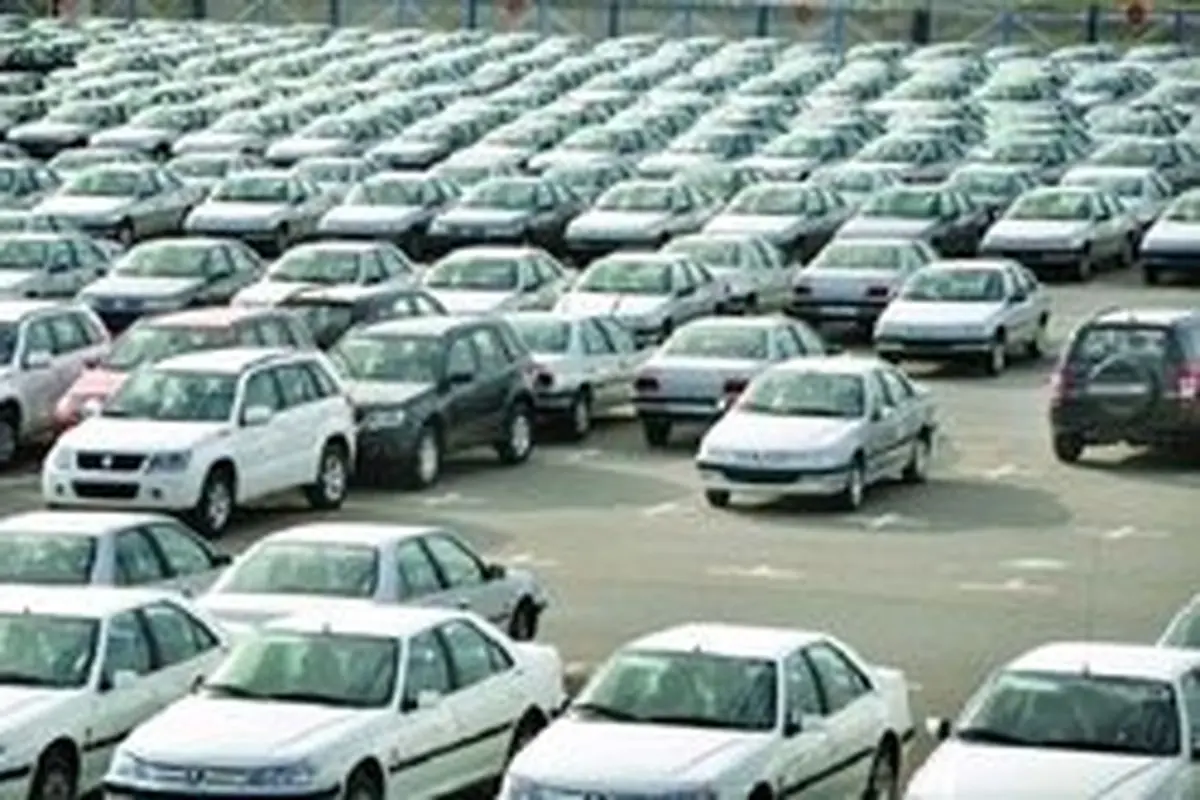 عضو کمیسیون صنایع و معادن: عرضه خودرو در بورس قیمتهای بازار را متعادل میکند