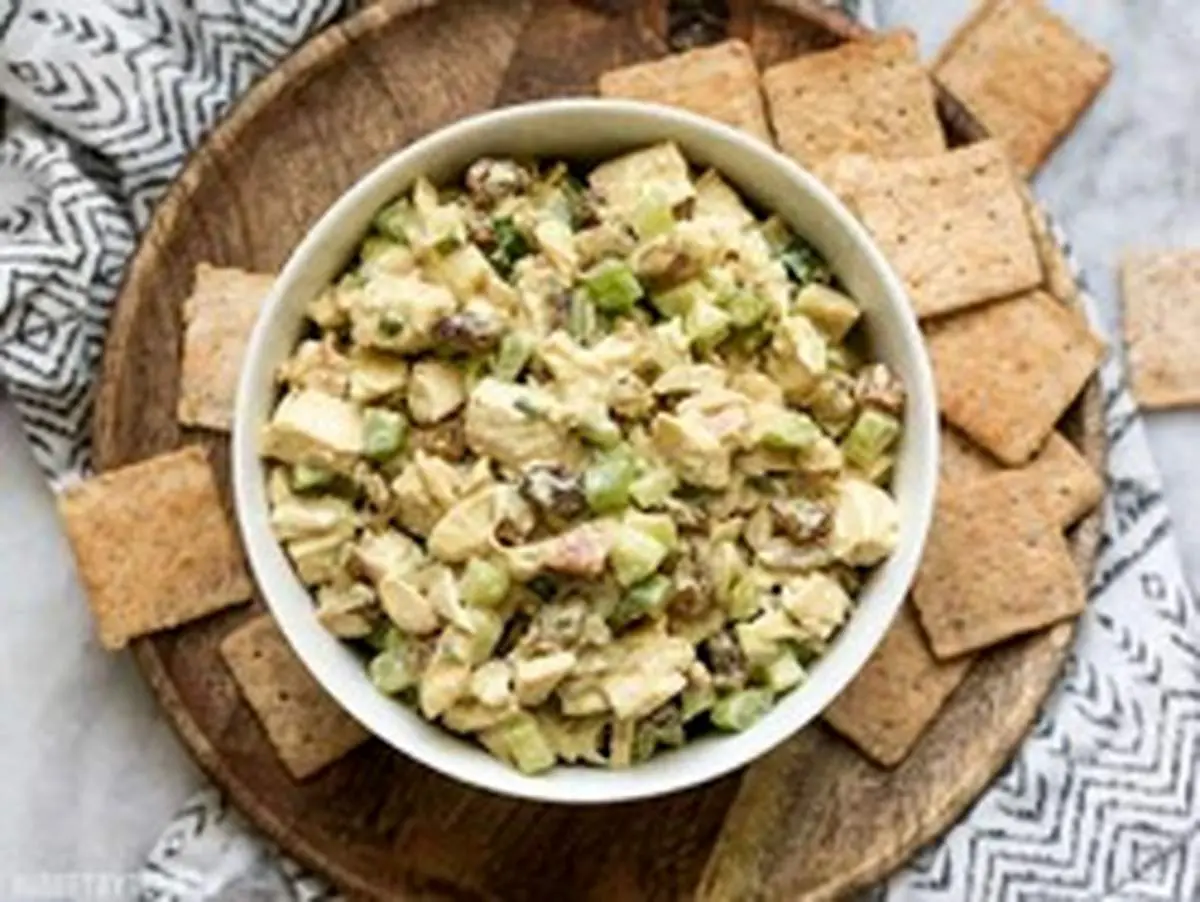 طرز تهیه سالاد مرغ کاری خوشمزه