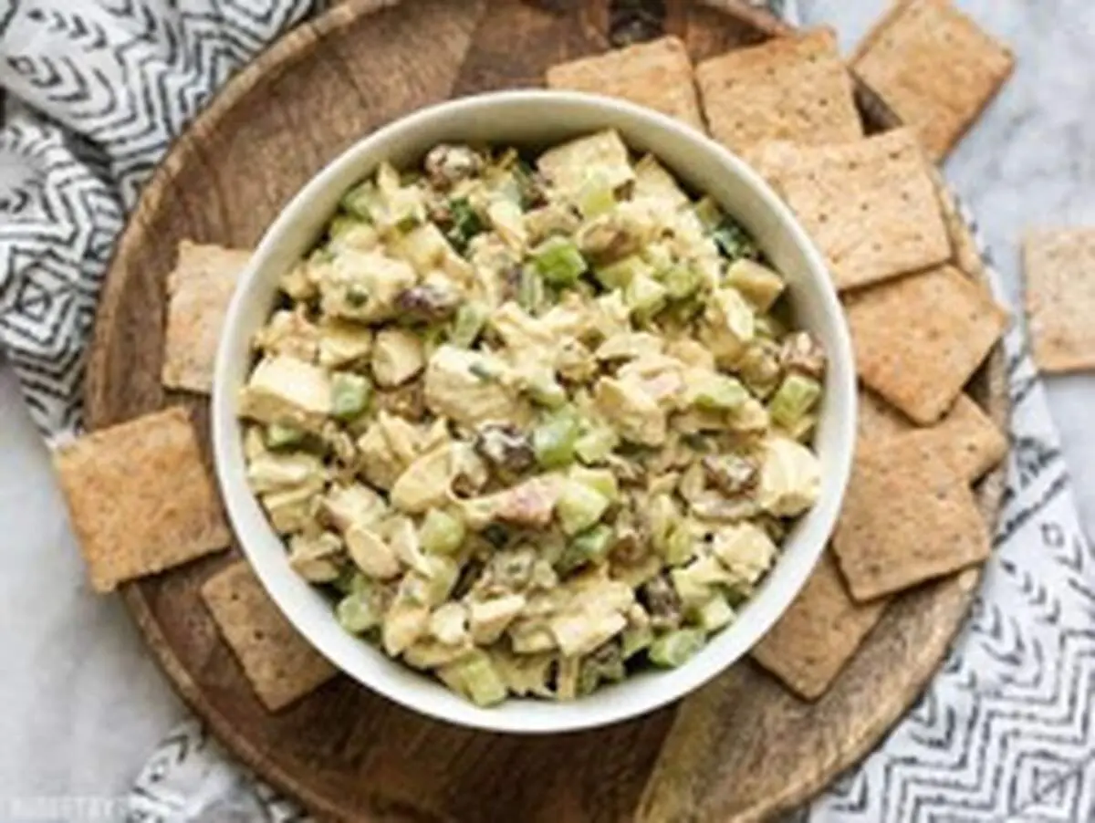 طرز تهیه سالاد مرغ کاری خوشمزه