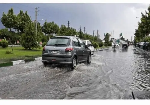 لحظه برخورد رعد و برق به ساختمان مرکز تجارت جهانی در آمریکا + فیلم