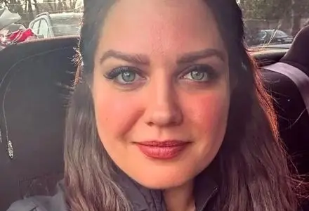 «سوزانا آلوز» بازیگر خارجی سریال بیگانگان در کنار همسرش/ عکس