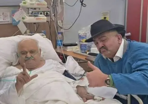 حرکت متفاوت هنرمندان در مراسم خاکسپاری اکبر عبدی خبرساز شد + فیلم