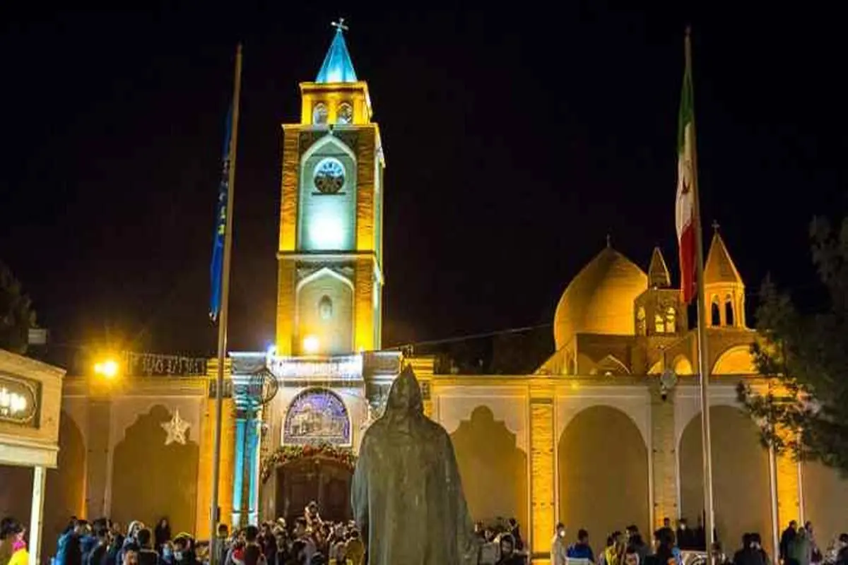 هجوم مردم به کلیسای وانک اصفهان با شعار «عیسی درو وا کن»!+ فیلم