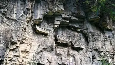 کشف نژاد مردگان دفن‌شده در تابوت‌های معلق باستانی+ عکس