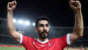 ستاره پرسپولیس با حلقه ازدواجش در زمین حاضر شد