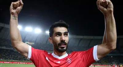 ستاره پرسپولیس با حلقه ازدواجش در زمین حاضر شد