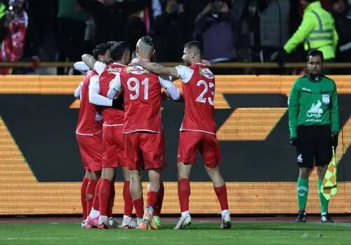 در انتظار یک نشانه از پیکر پرسپولیسی‌‌ترین مرد بندر
