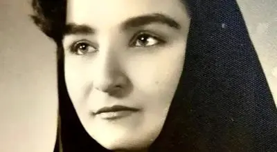 «پروین سلیمانی» در 85 سالگی در مراسم تشییع مهری مهرنیا؛ سال 87