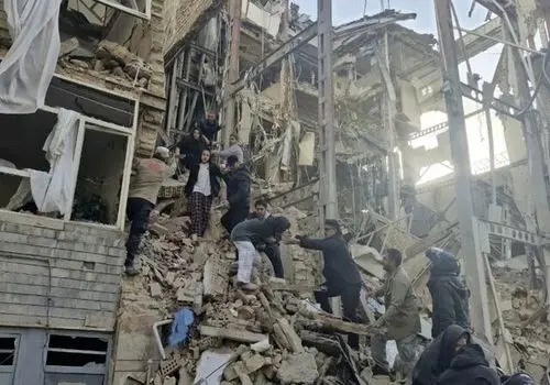 برای کمک به فرد زیر آوار مانده چه باید کرد؟ 