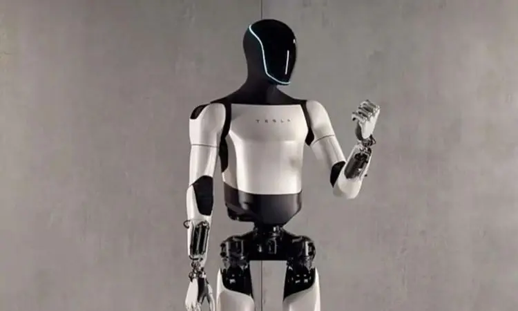 سقوط دردسرساز ربات انسان‌نما در اولین نمایش عمومی | فیلم