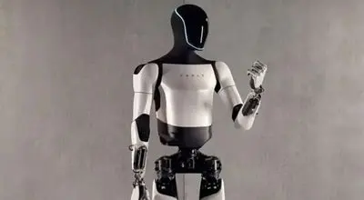 سقوط دردسرساز ربات انسان‌نما در اولین نمایش عمومی | فیلم