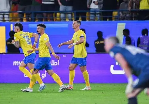 نامزد رونالدو با لباس مجلسی کریس در سالن مد+ عکس