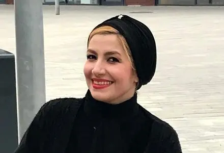 ماجرای عکس های عجیب خاله شادونه در ورزشگاه فاش شد+ عکس