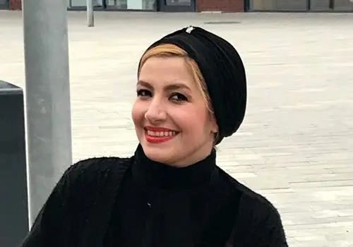 ماجرای عکس های عجیب خاله شادونه در ورزشگاه فاش شد+ عکس