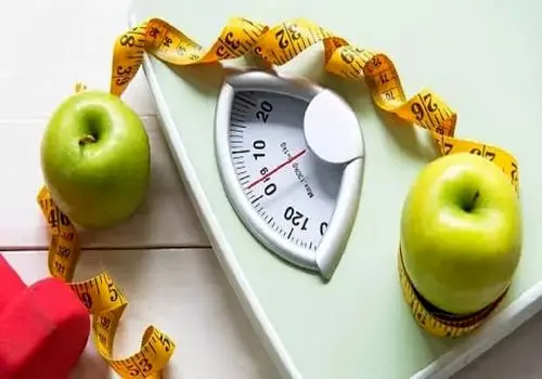 برای کاهش وزن چند کالری در روز باید مصرف کنید؟
