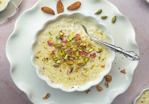 طرز تهیه فرنی مقوی و ساده با این میوه پاییزی