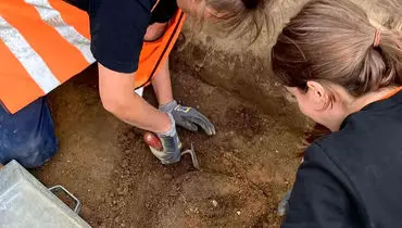 کشف نیزه‌های طلاکوب ۲۸۰۰ ساله از چشمه مقدس + عکس