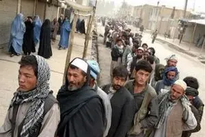 تصاویر حرکت گسترده مهاجران افغان به سمت ایران+فیلم
