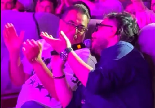 خوانندگی پدر آرون افشار در کنسرت پسرش/ویدیو 