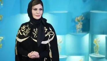 رز رضوی در نمایش «به یک قاتل ساده نیازمندیم»
