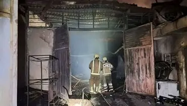 آتش سوزی در کارگاه مبل سازی در تهران