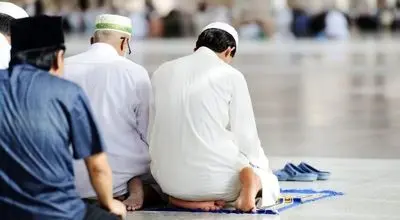صف عجیب نماز جماعت در سوئد + فیلم 
