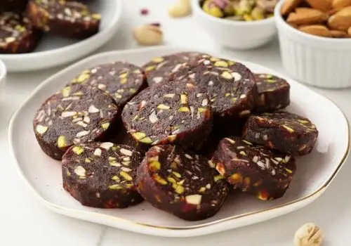 طرز تهیه کیک خرمایی به روشی سریع و ساده/ بهترین و خوشمزه ترین کیک خرمایی فقط با سه قلم مواد