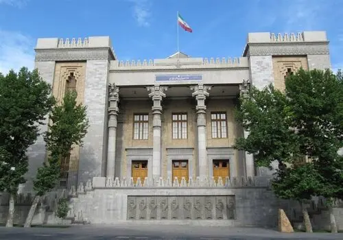 توهین عجیب روحانی مشهور به موافقان مذاکره در صداوسیما + فیلم