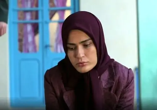 گریم ناشیانه خانم بازیگر در قسمت آخر سریال تلویزیونی