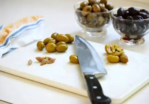 سلامت پوست و تقویت رشد مو با ۶ روغن گیاهی کاربردی