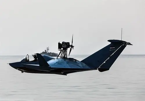 لحظه برخورد قایق روسی پُر از سرباز به مین دریایی+ فیلم