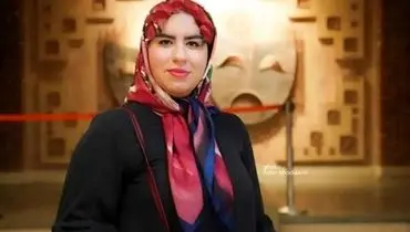 بازیگر نون خ در قابی سیاه و سفید