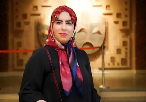 بازیگر نون خ در قابی سیاه و سفید