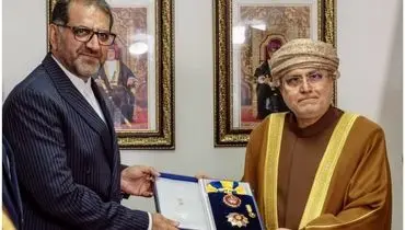 اهدای مدال «النعمان» سلطان عمان به یک دیپلمات ایرانی