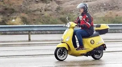 مصوبه صدور گواهینامه موتورسیکلت برای بانوان ابلاغ رسمی شد + عکس
