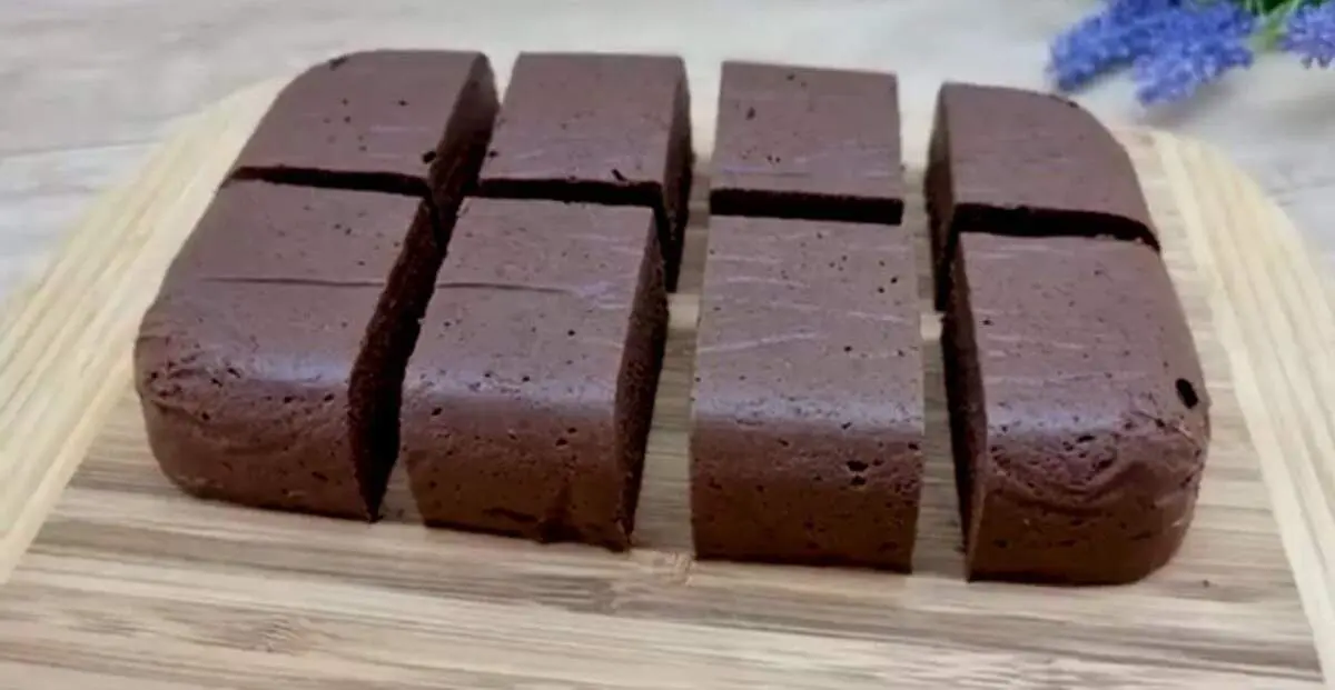 طرز تهیه لذیذترین دسر یخچالی شکلاتی فقط با دو قلم مواد+ فیلم / این دسر یخچالی ۵ دقیقه ای حاضر است
