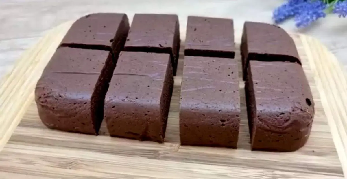 طرز تهیه لذیذترین دسر یخچالی شکلاتی فقط با دو قلم مواد+ فیلم / این دسر یخچالی ۵ دقیقه ای حاضر است