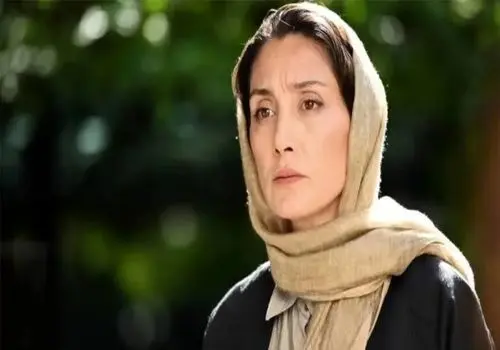 تصاویر جدید و دلبرانه از هدیه تهرانی در یک گلخانه