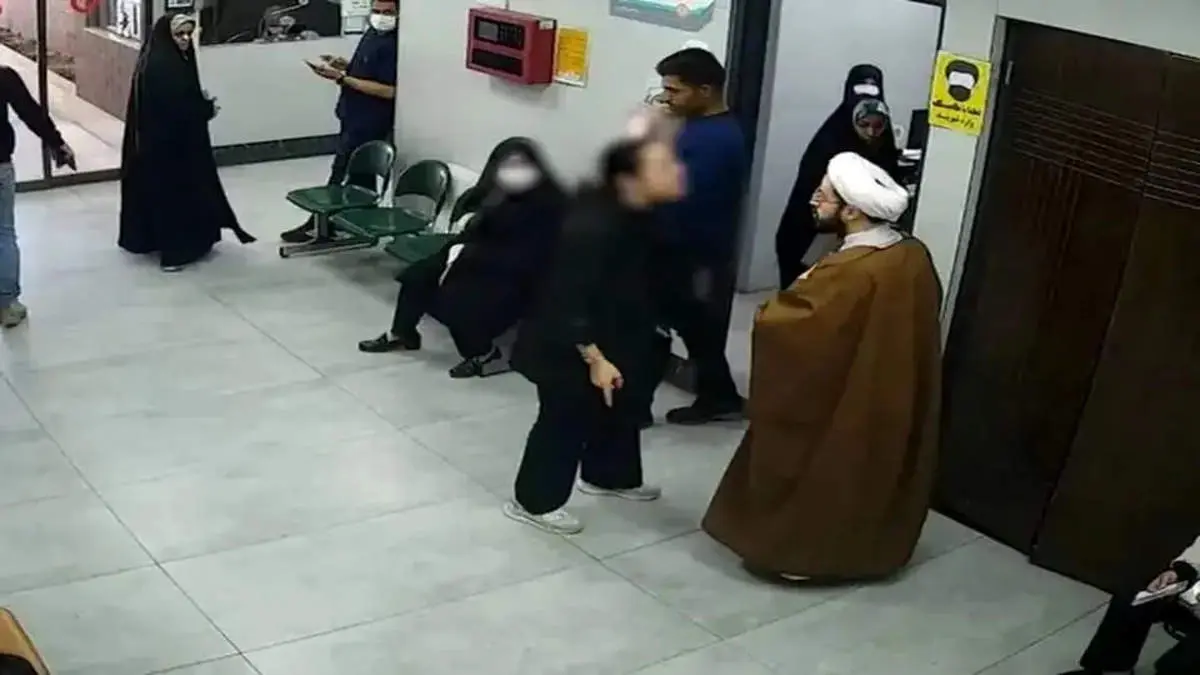 کدام علما از رفتار طلبه در درمانگاه قم انتقاد کردند؟