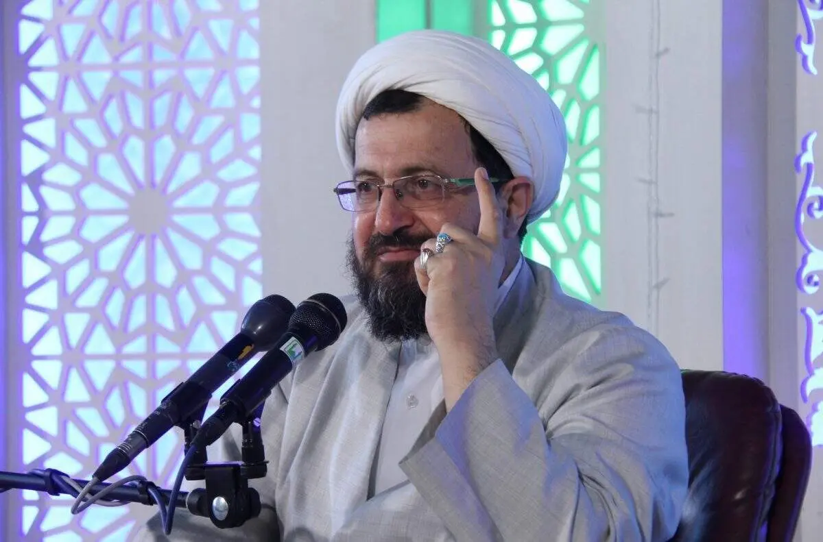 قطع برنامه زنده تلویزیون بخاطر بگو مگوی یک فرد با یک روحانی + فیلم