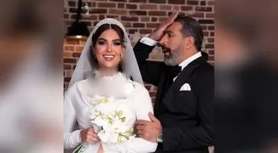بوسه عاشقانه محمد نادری بر پیشانی و دستان همسرش در یک کنسرت/ویدیو 