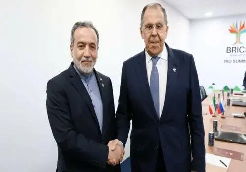 عراقچی و لاروف در حاشیه اجلاس بریکس دیدار و گفتگو کردند + جزئیات