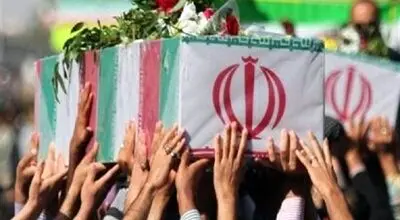 دلتنگی های دلسوزانه مادرشهید در مرز چذابه با دیدن تصویر فرزندش + فیلم